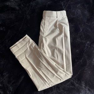 SOLD. Uniqlo Women’s Ezy Cropped Ankle Pants - Size Small